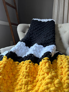 Pittsburgh Hockey Blanket | Chunky Knit Black and Yellow Throw - Hands On For Homemade