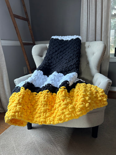 Pittsburgh Hockey Blanket | Chunky Knit Black and Yellow Throw - Hands On For Homemade