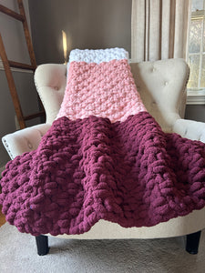 Valentine's Ombre Blanket | Chunky Knit Pink and Red Blanket - Hands On For Homemade