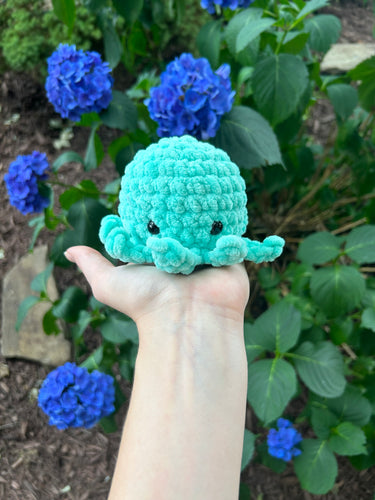 Ice Green Mini Octo Plush - Hands On For Homemade