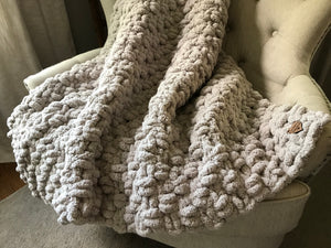 Chunky Knit Throw Blanket | Light Gray Knit Throw - Hands On For Homemade