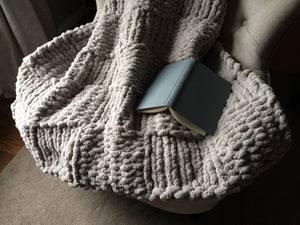 Chunky Knit Throw Blanket | Soft Light Gray Blanket - Hands On For Homemade