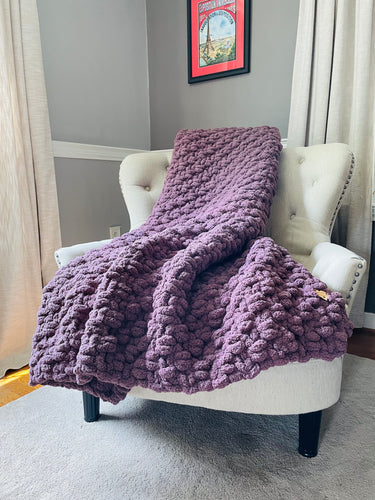 Light Purple Throw | Super Chunky Knit Blanket - Hands On For Homemade